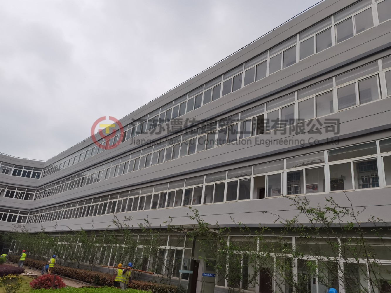 礦業(yè)公司雙合路沿線出新改造驗收